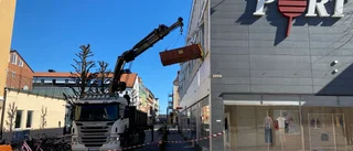 Arbete med tomma lokalen i gallerian • "Något är på gång där"
