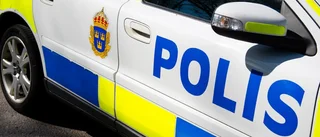 Kvinna knivhöggs i ryggen och nacken
