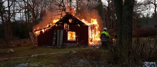 Här brinner stugan ner till grunden
