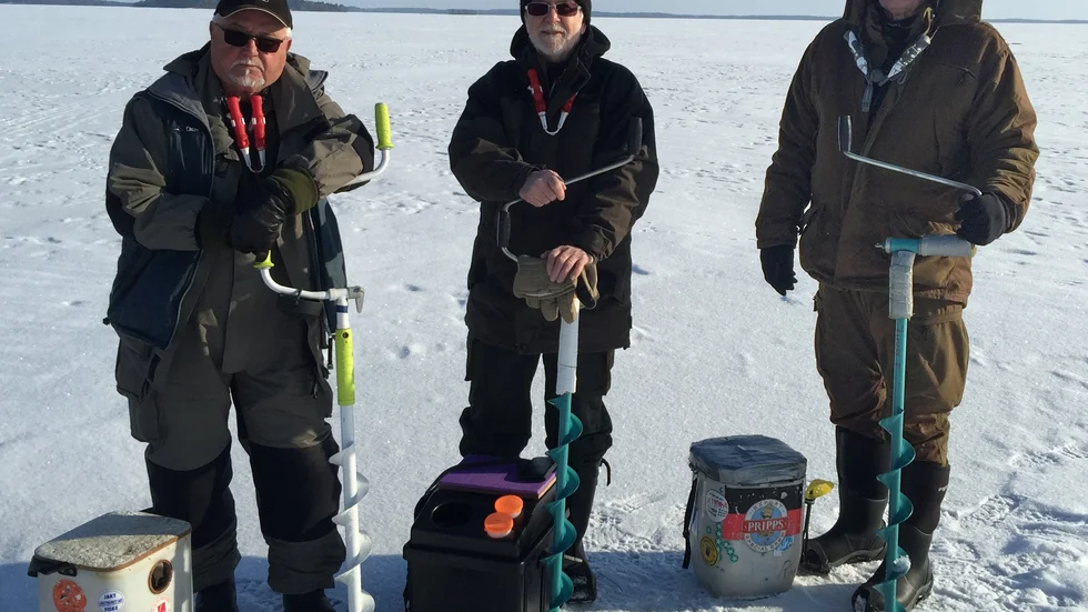 Vi gamlingar vann prestigefulla tävlingen för 3-mannalag, där alla andra var betydligt yngre. Från vänster Mats Larsson, Roger Stark och Raoul Molander. 