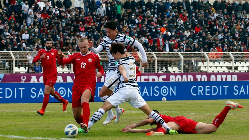 Alexander Michel, som här syns i rött i Libanons landslagströja i en match mot Sydkorea, hamnar troligen inte i AFC den här säsongen.