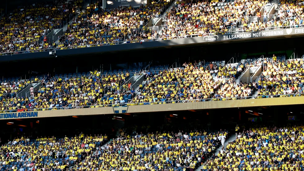 Välfyllda läktare under tisdagens fotbollslandskamp mellan Sverige och Brasilien på Friends arena i Solna.