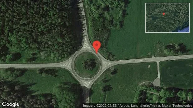 Olja på vägen stör trafiken på väg 53