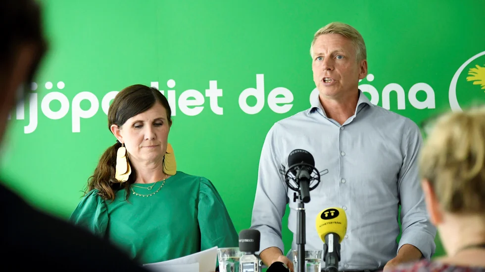 Miljöpartiets språkrör Märta Stenevi och Per Bolund presenterar partiets valmanifest.