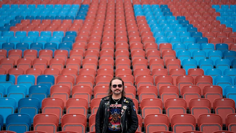 Konsulten och den kommunala KD-politikern Kalle Bäck har sett Iron Maiden ett sjuttiotal gånger sedan 2003.