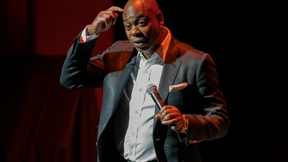 Dave Chappelle har fått kritik för att ha skämtat om transpersoner. Arkivbild.