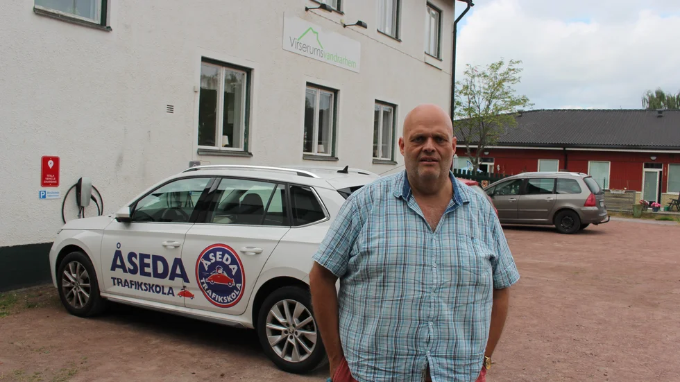 Markus Sommer driver Virserums vandrarhem. Han har fått ta emot flera gäster som blivit lurade på andra boenden.