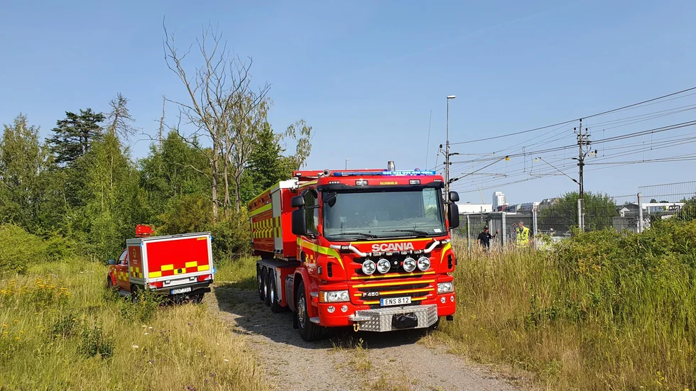 Det var en yta på cirka 100x15 meter som brann längs järnvägen.
