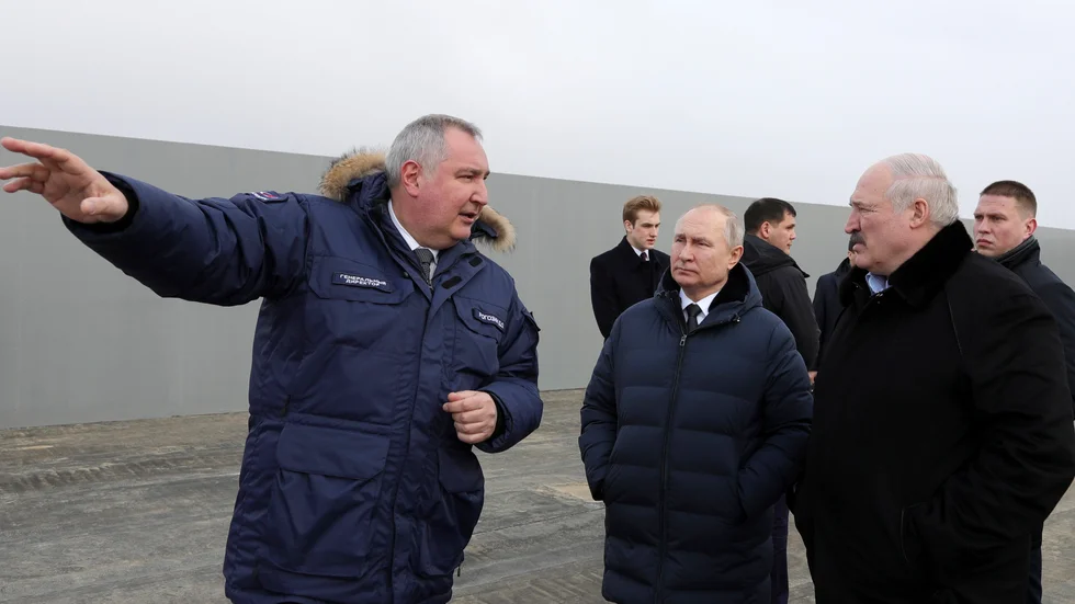 I april tog chefen för den ryska rymdstyrelsen Roscosmos Dmitrij Rogozin emot president Vladimir Putin och Belarus ledare Aleksandr Lukasjenko på rymdbasen Vostotjnyj i Amur oblast i östra Ryssland. Arkivbild.