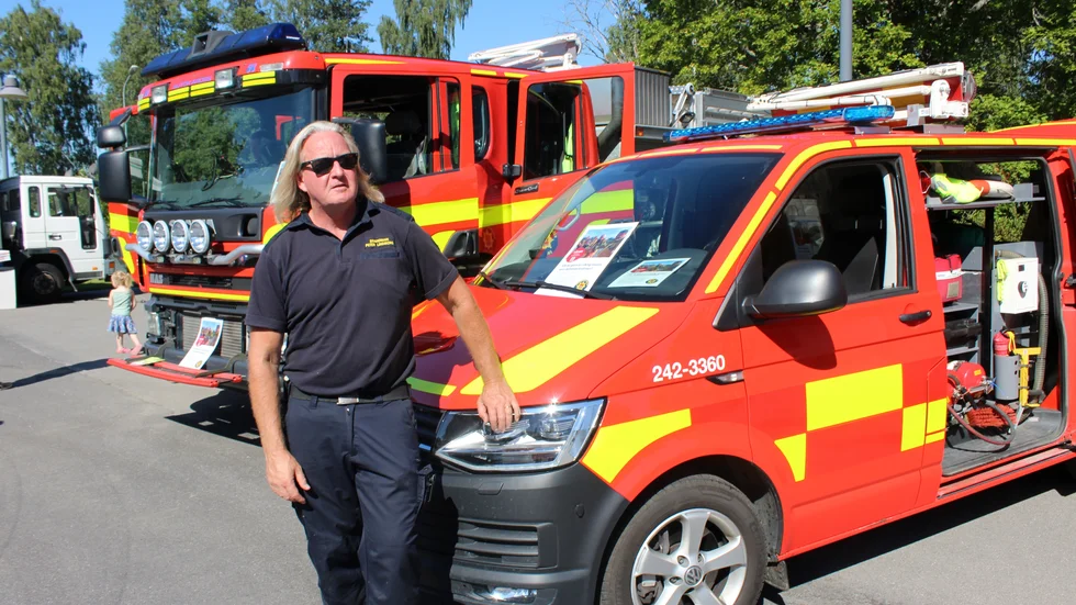 Deltidsbrandman Peter Lindberg fanns på plats i samband med Hellste marken för att berätta om yrket.