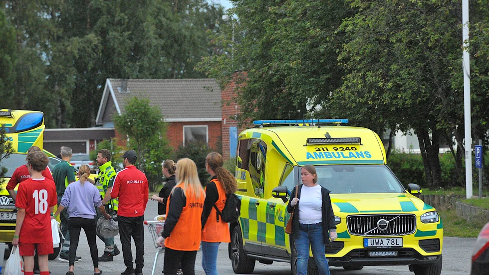 Ambulanserna stod på kö utanför Stadsöskolan i Gammelstad sedan deltagare i Gammelstads IF Cup blivit matförgiftade (Arkivbild)