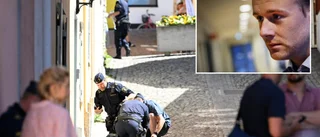”Det värsta är att det är ett så grovt våld mitt i Visby” • Jesper Skalberg Karlsson (M) är tagen efter mordet på Donners plats