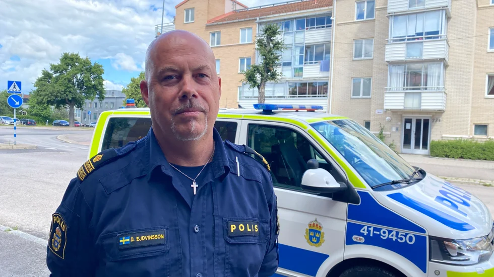 Dennis Ejdvinsson berättar att polisen fortfarande utreder annandagens sabotage mot två elskåp. "Vi har några uppslag, det finns lite att gå på så vi ska se om det kan ge något", säger han.