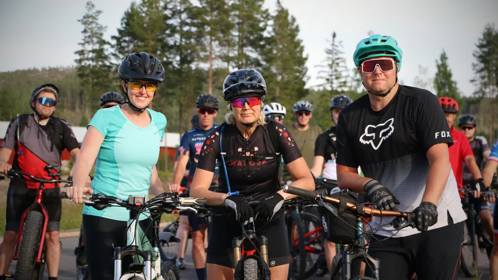 Ann-Catrin Lundmark, amatörcyklist, AnnaKarin Pettersson, cykelledare på Friluftsfrämjande, och Jonas Lundmark, cykelentusiast och en av initiativtagarna är alla med i Facebook-gruppen tillsammans. "Det handlar mycket om att dela cykelglädje, men också att inkludera. Alla ska känna sig välkomna", säger Jonas Lundmark.
