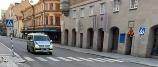 Maskerad rånare stal bil i Linköping 