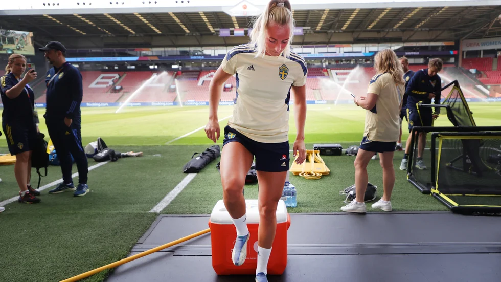 Stina Blackstenius i samband med fotbollslandslagets träning på matcharenan Bramall Lane i Sheffield, dagen före EM-premiären mot Nederländerna.