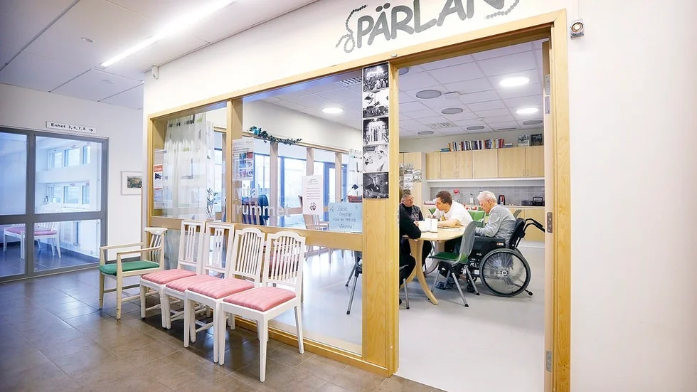 God respons. En av enhetscheferna, Monija Johansson, berättar att det varit bra uppslutning inledningsvis. Framförallt på förmiddagen brukar det vara mycket folk och det beror kanske på att de är äldre och blir lite trött på eftermiddagen, säger hon.