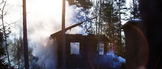 Oklart om någon skadades i den kraftiga villabranden.