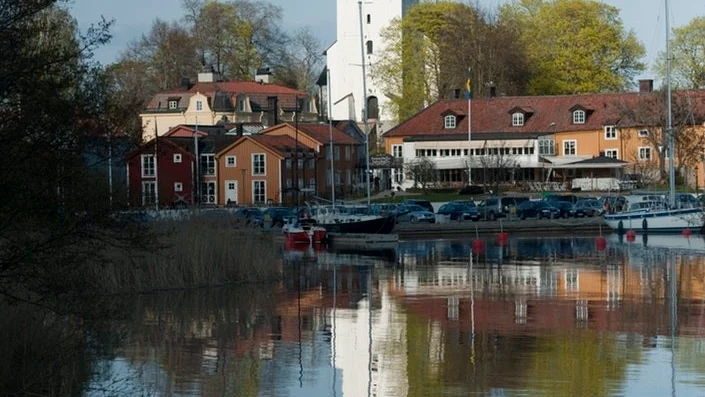 Ingrid Fäldt, ordförande i S-föreningen svarar en insändare av Åke Norell införd den 4 maj. Den handlar om vänstern i Mariefreds församling.