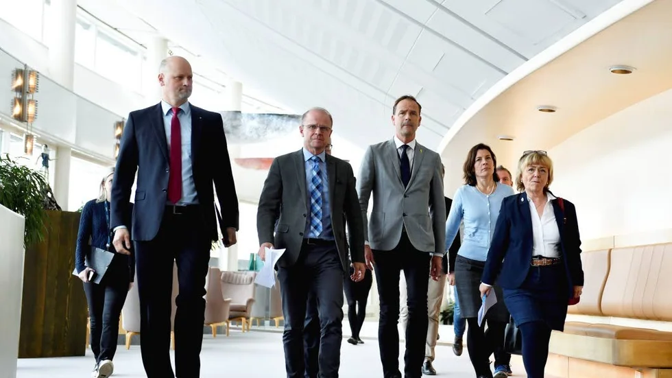 Äntligen fick de fyra borgerliga partierna en fråga som påminde om vad som förenar dem.