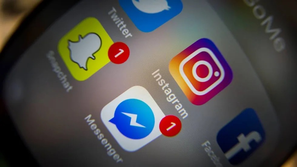 En 17-åring åtalas för att via instagram, ha skickat en bild på ett manligt  könsorgan till en kvinna.