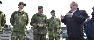 Hylén: Försvaret är inte plockepinn