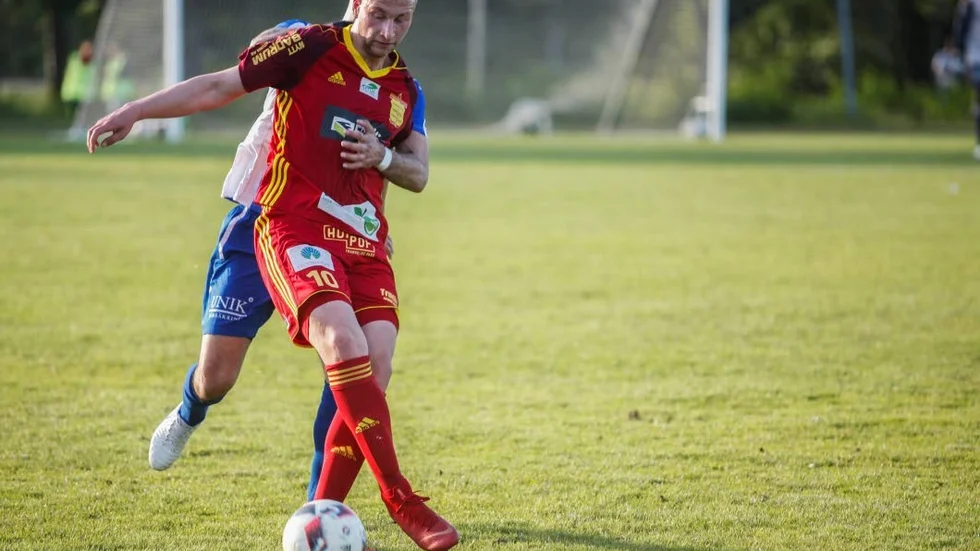 Anton Alias blev rånad på ett 1 –0-mål i derbyt mot City under fredagskvällen.