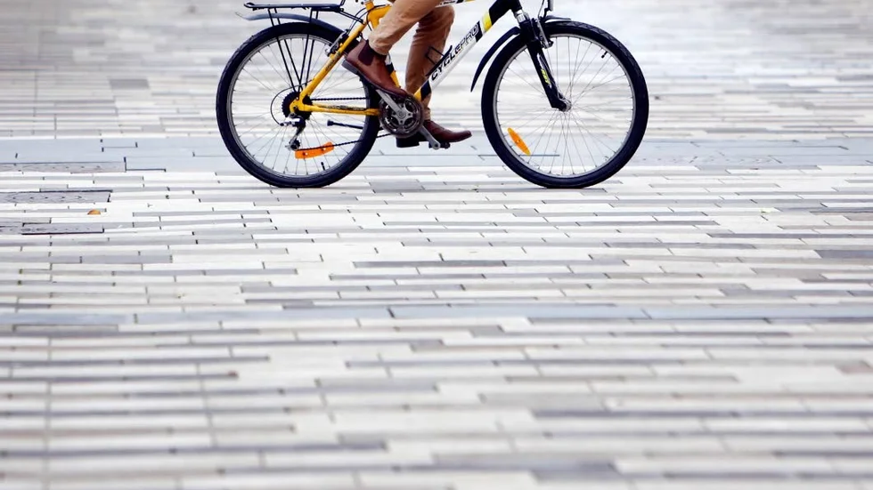 Insändarskribenten oroar sig över miljön för cyklister i Eskilstuna.