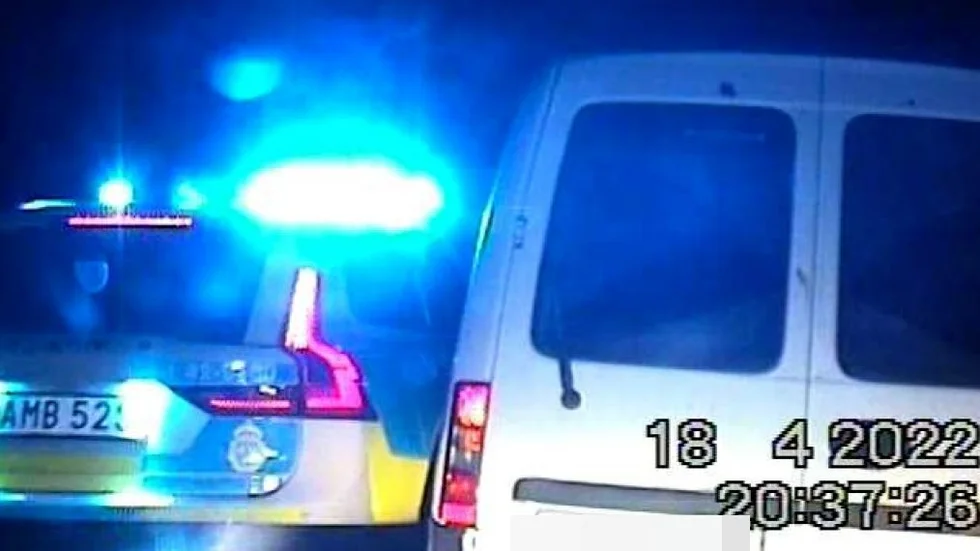 Polisen kunde, efter en lång biljakt, stoppa skåpbilen i närheten av Gistad. (Bilden är hämtad ur förundersökningen.) 