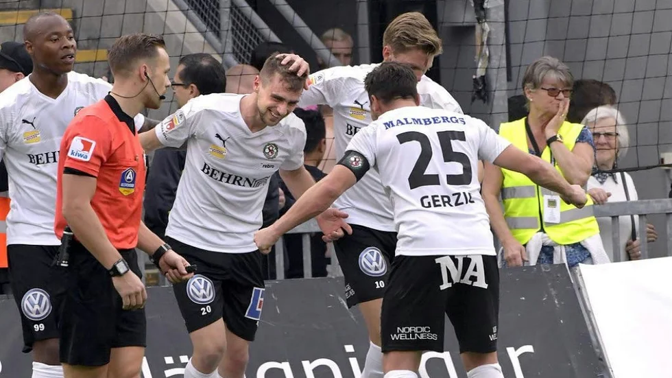 Eskilstunabördige Filip Rogic sänkte på egen hand AIK på Behrn Arena.