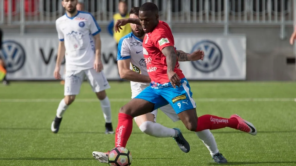 Bissarna kan förlora målsprutan Christian Kouakou som har gjort 13 mål på 15 matcher i Norrettan i år.