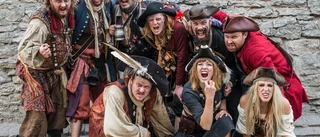 Pirater på Klämman: "Vi är uppklädda i 1700-talsmundering"