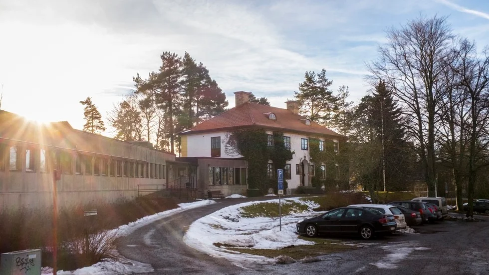 Trafiksituationen utanför Ellwynska skolan, där mellanstadieelever från Sandbäcksskolan numera går, behöver ses över. Det konstaterar de medverkande efter tisdagens trygghetsvandring i området.