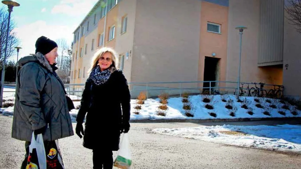 Christina Andersson och Lisbeth Ryman är kritiska till Trobos lån - som drabbar hyresgästerna.