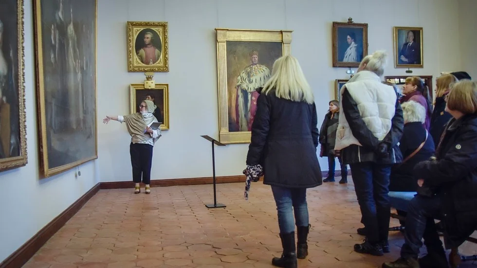 Slottssatsningen har varit framgångsrik. Men vi måste bli ännu bättre på att sälja in Sörmland som turistmål om målet om dubblerad turism ska nås till 2023, skriver Viking Jonsson (S) och Jacob Högfeldt (M).