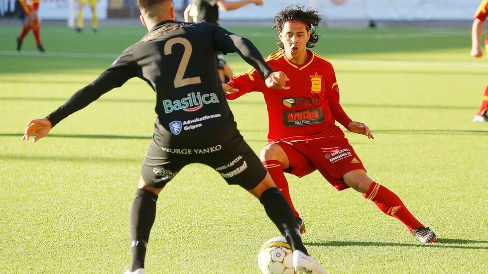 Henrik Lara Rodriguez gav Syrianska Eskilstuna hopp med sin reducering till 2–3. Men närmare kom man inte borta mot Järla. Arkivfoto: Mikael Andersson