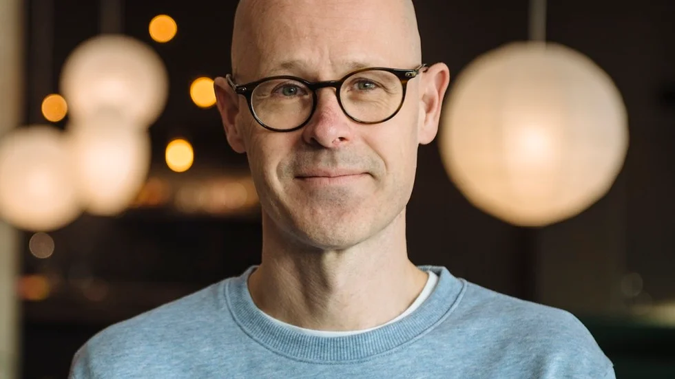 Anders Mildner är författare och föreläsare med en bakgrund som journalist. Han har bland annat varit ledarskribent på Expressen och debattchef på Svenska Dagbladet.