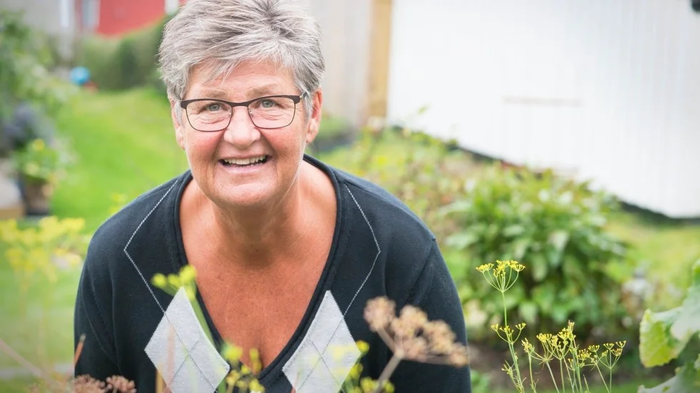 GunnMarie Axelsson trivs i sin trädgård. I dag fyller hon 70 år.