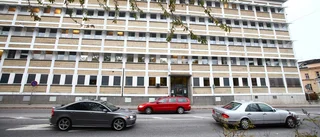 Uppståndelse i polishuset – äldre dam dumpade granat på receptionsdisken