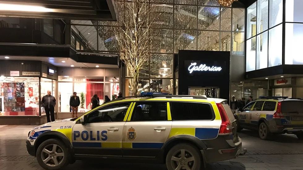 Tumult utanför gallerian på Kungsgatan på onsdagskvällen.