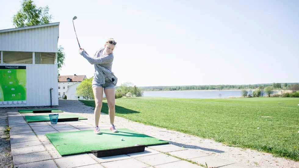 Golfens dag firades på Båsenberga på lördagen, Johanna Karlsson passade på att testa sporten för första gången.