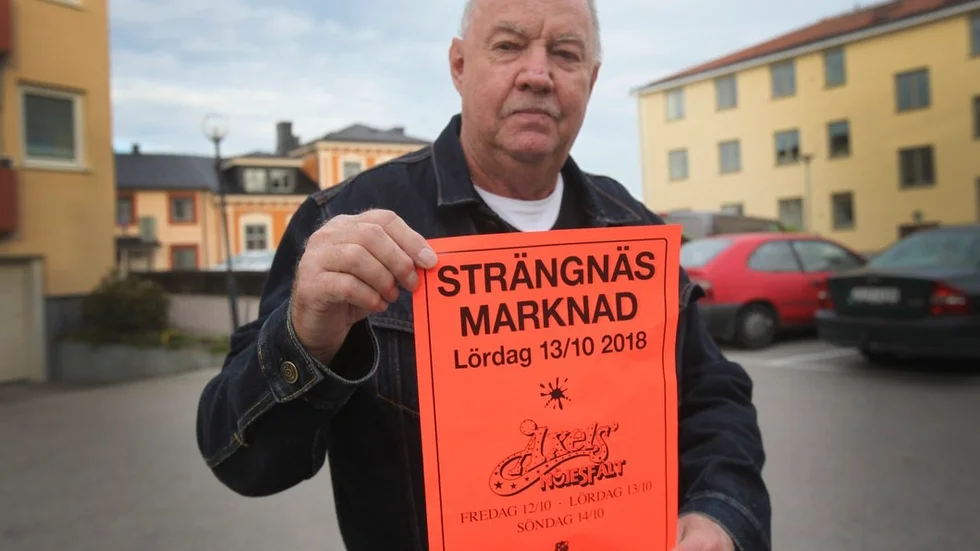 – I år gjorde vi affischerna mindre än tidigare, i hopp om att de skulle få sitta kvar, säger Birger Furustig. Så blev det inte.