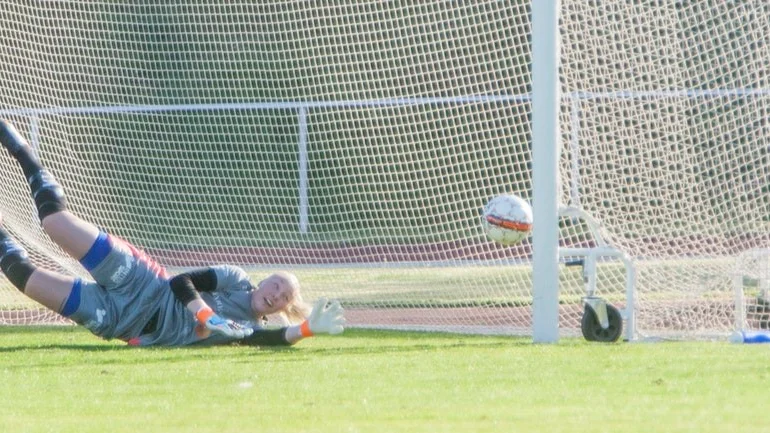 Jessica Lennström var DFK Värmbols bästa spelare. Men tyvärr skadade hon sig så illa att hon nu missar resten av vårsäsongen. Foto: Roger Culmsee