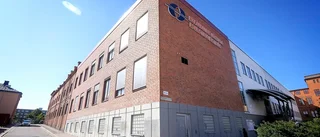 Efter förseningen – delar av högskolan kan få flytta in i baracker