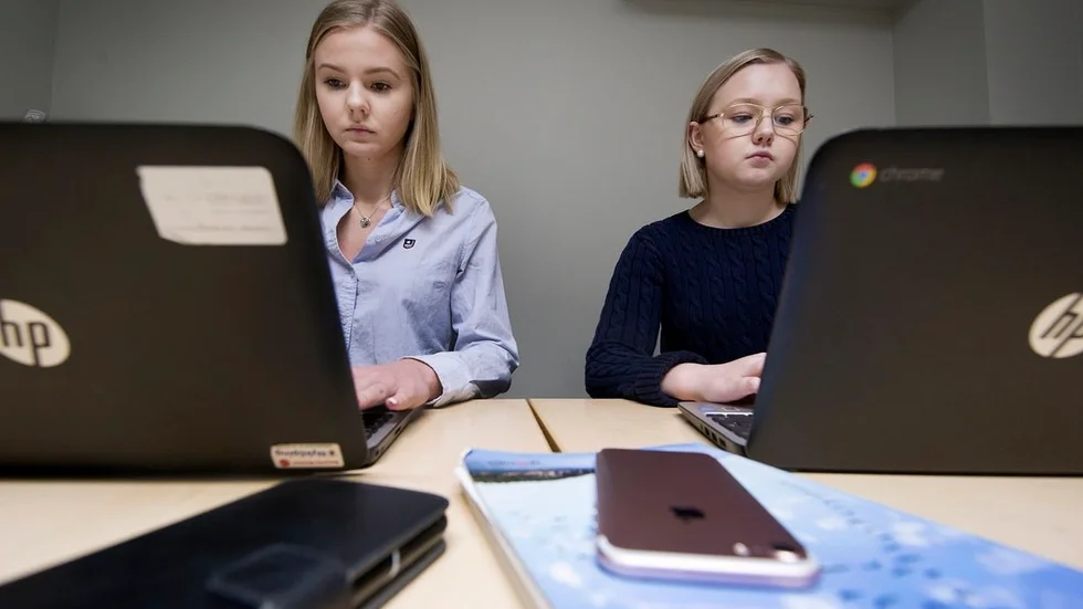 Minna och Moa har frisknat till av att slippa Tessin och kände inte av problemen under studerandet på Gripen heller.
