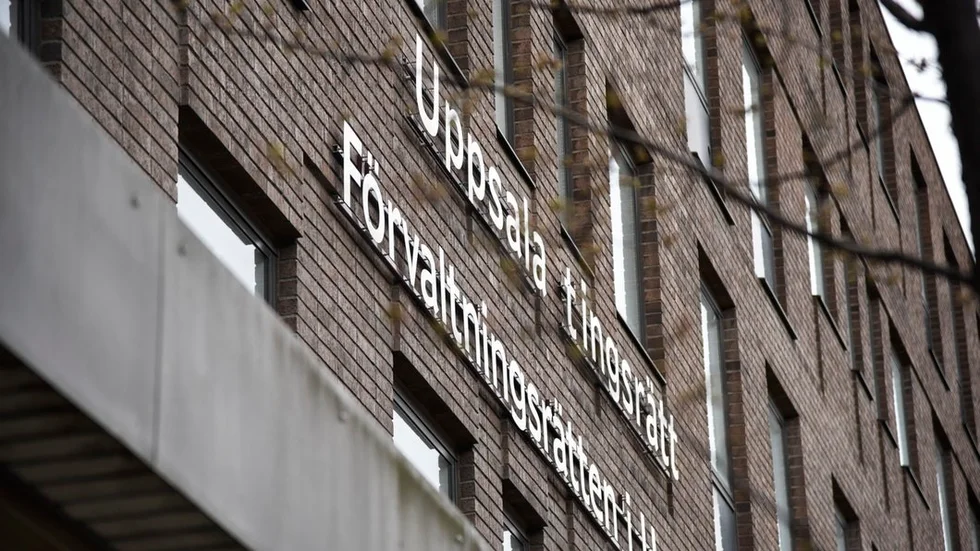 Uppsala tingsrätt ville att Strängnäs kommuns socialtjänst skickade över ett viktigt papper, men det dröjde allt för länge.