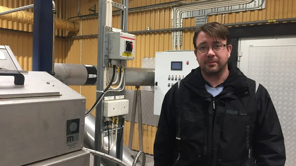 Kommunens VA-chef Björn Gudmundsson är hoppfull om att komma tillrätta med problemen med illaluktande vatten i Stjärnhov.