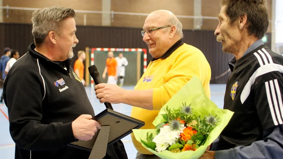 Domarklubbens ledarpris delas ut i en paus mellan matcherna på ST-cupen.