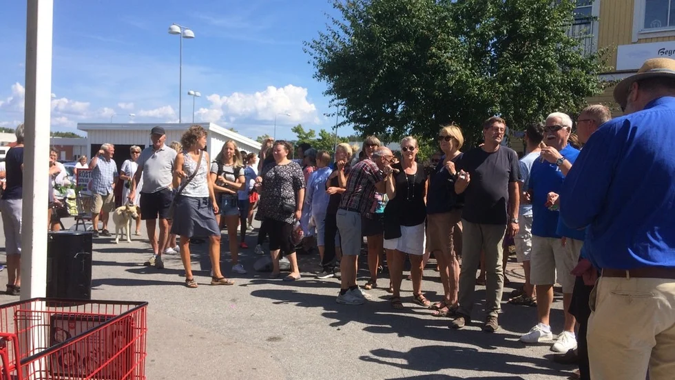 Ett hundratal personer, främst med koppling till de politiska partierna visade motstånd mot nazism och främlingsfientlighet genom att skramla med nycklarna i Trosa under lördagen.