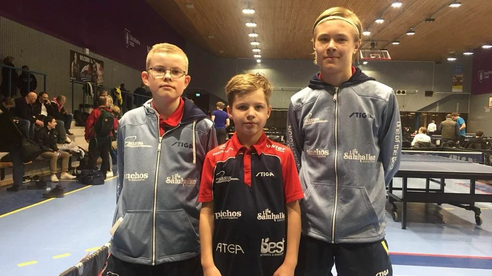 Charlie Carlsson, David Björkryd och Theo Abrahamsson säkrade ett SM-silver till Eskilstuna BTK i helgen. Foto: Privat